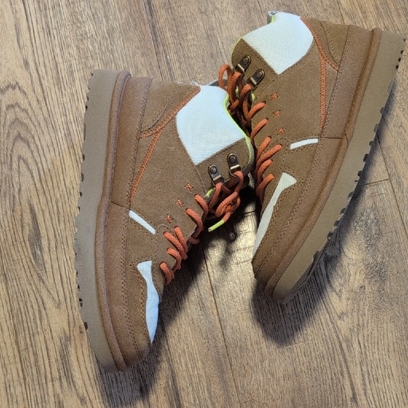 UGG Brown and White Sneakers with Orange Laces - Picture 6 of 7